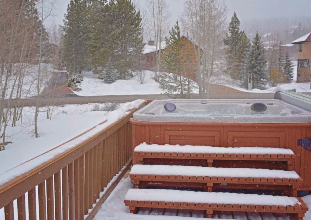Silverthorne cabin with hot tub