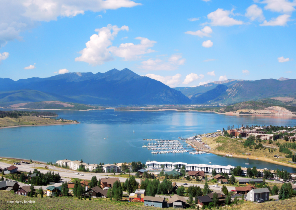 Lake Dillon boat rental with boats on the lake and the Rocky Mountains in the background on a clear summer day near Silverthorne, Colorado.